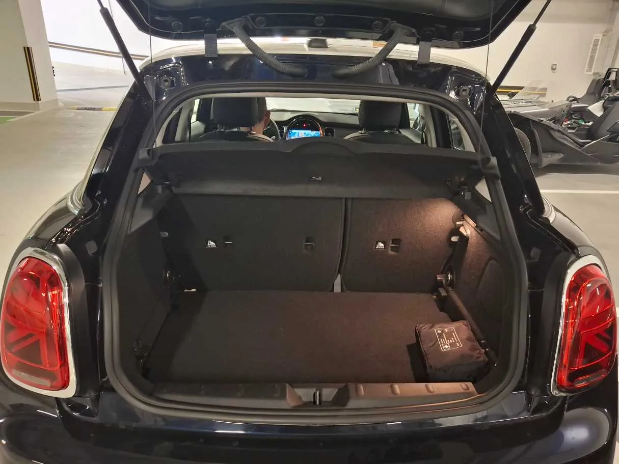 Car image 18