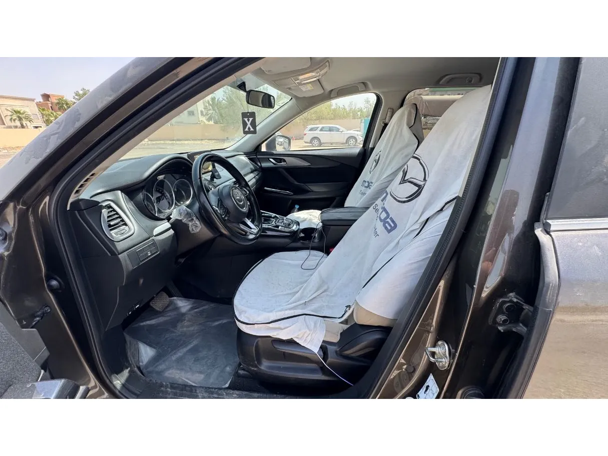 Car image 10