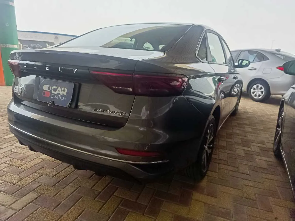 Car image 4