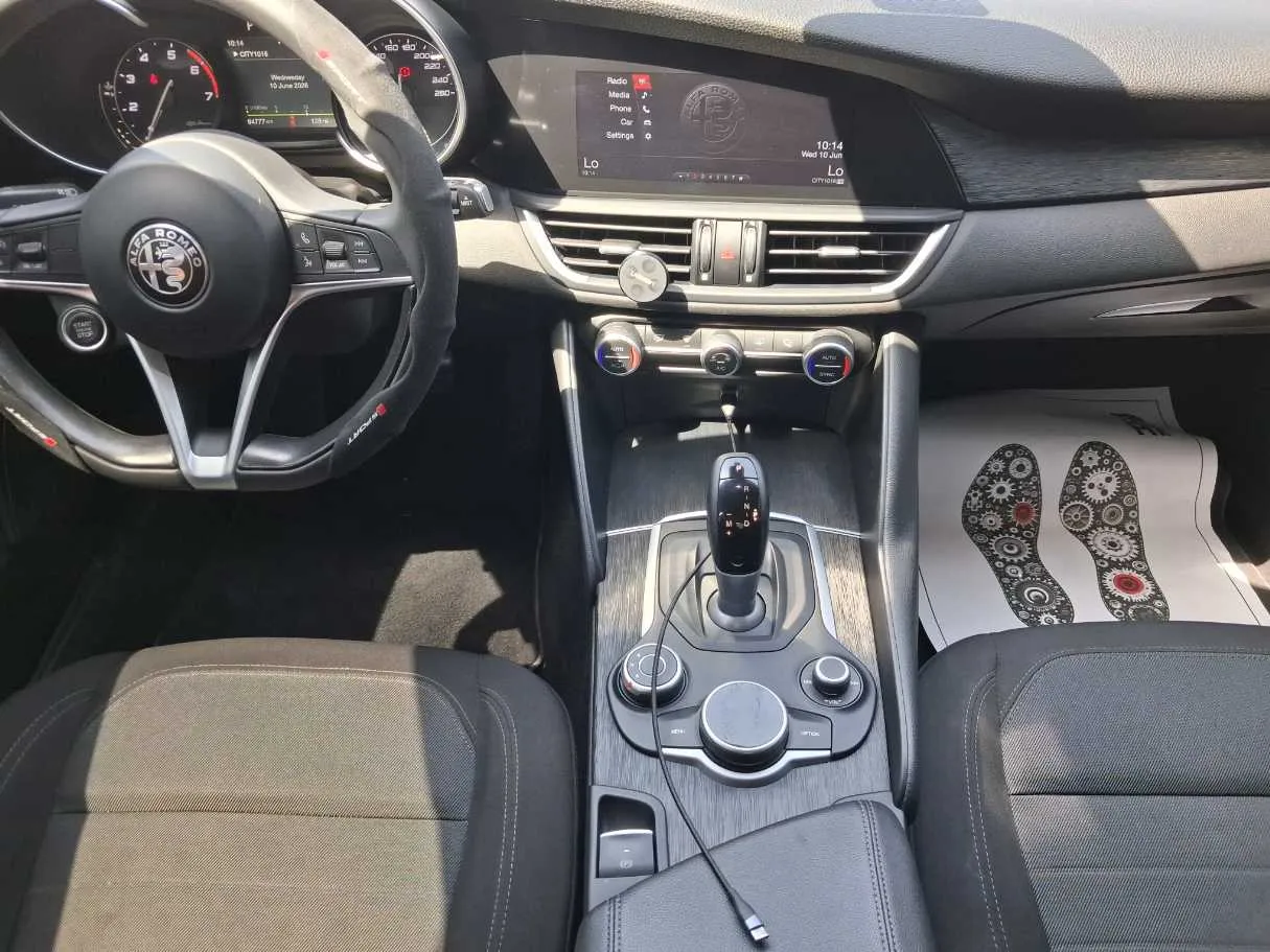 Car image 16