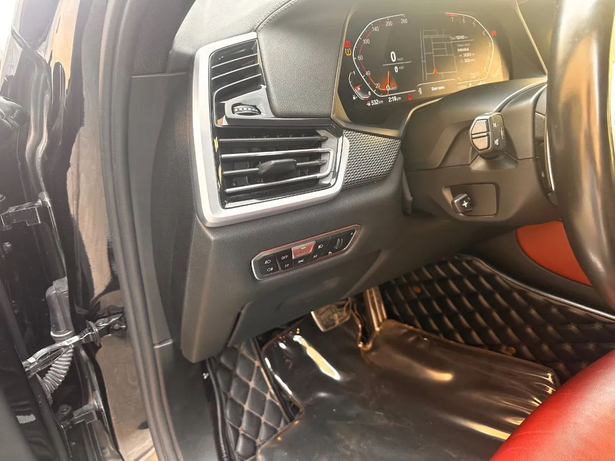 Car image 24