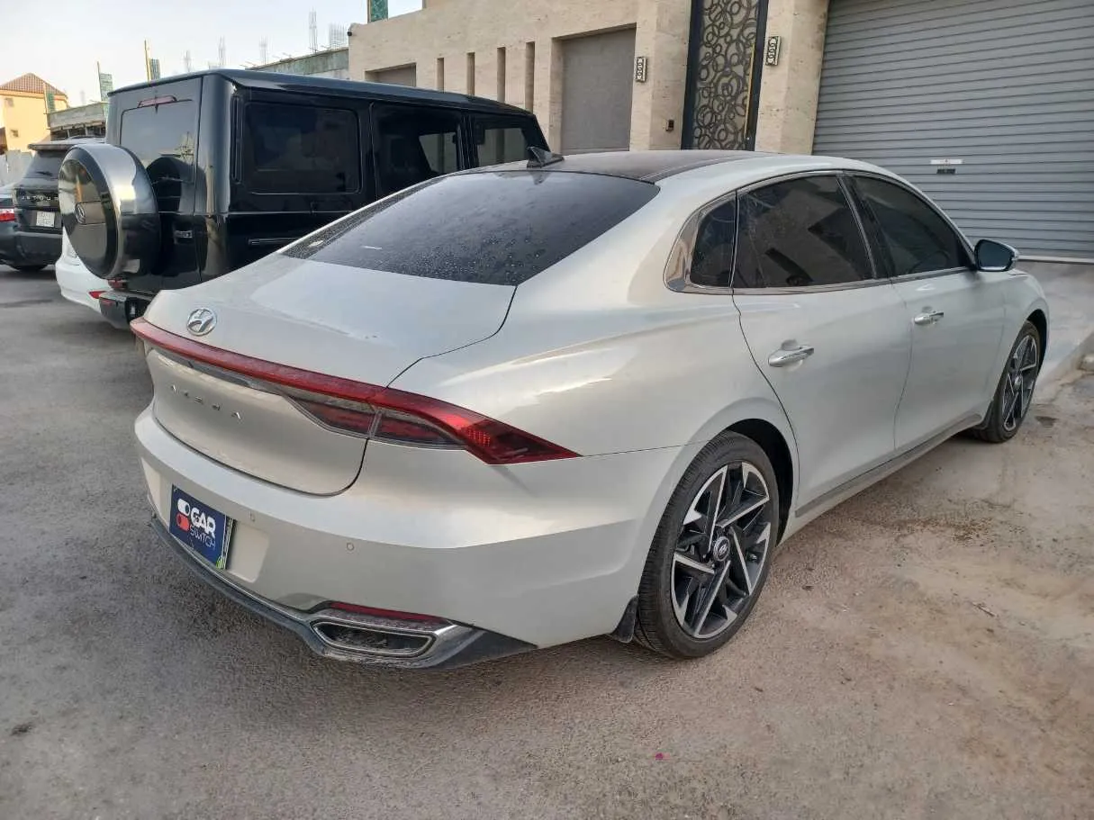 Car image 6