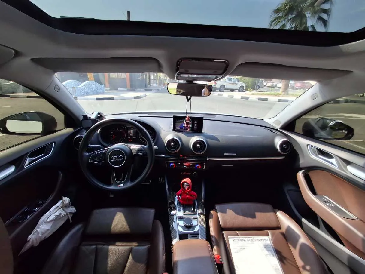 Car image 17