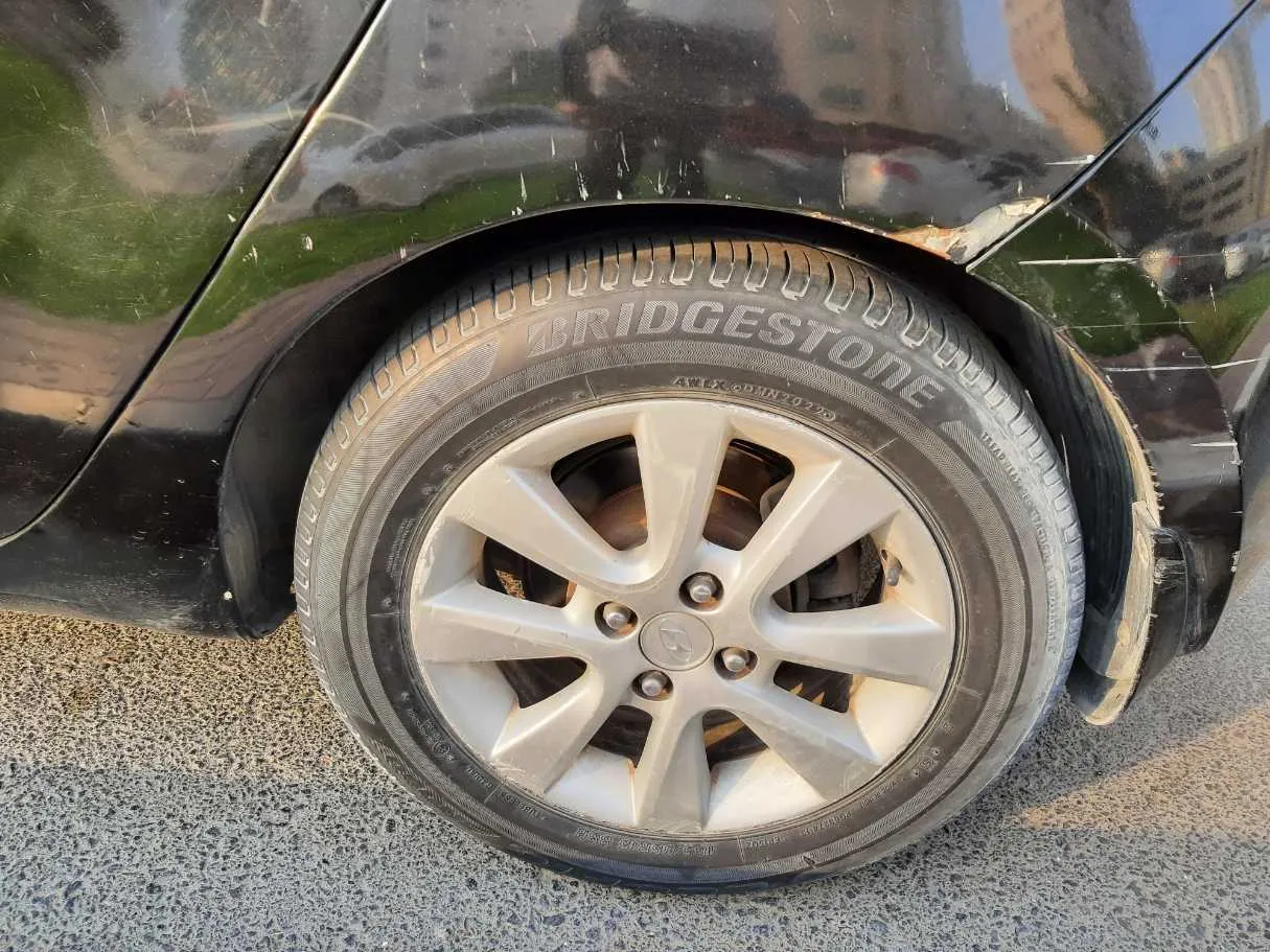Car image 9