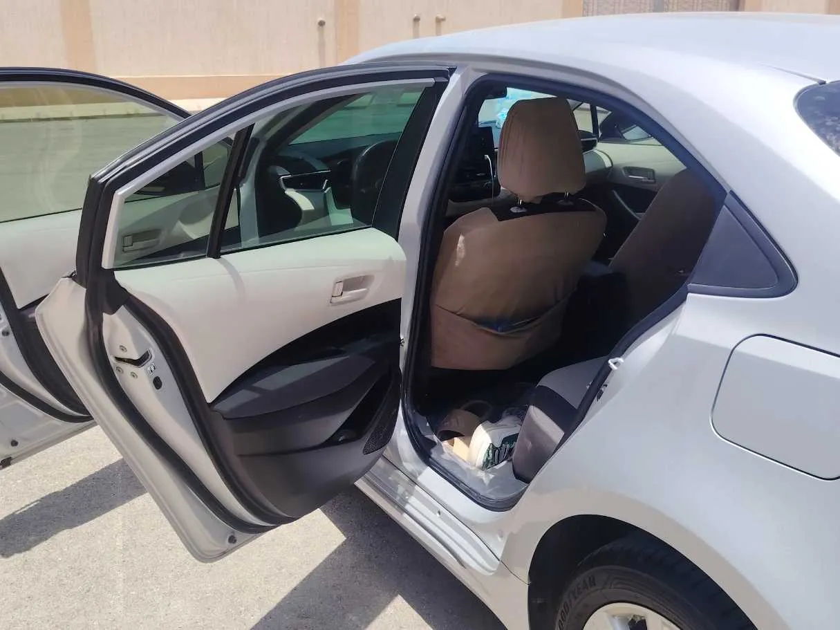 Car image 14