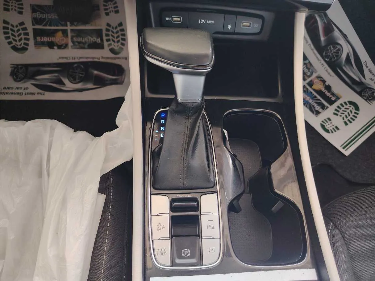 Car image 24
