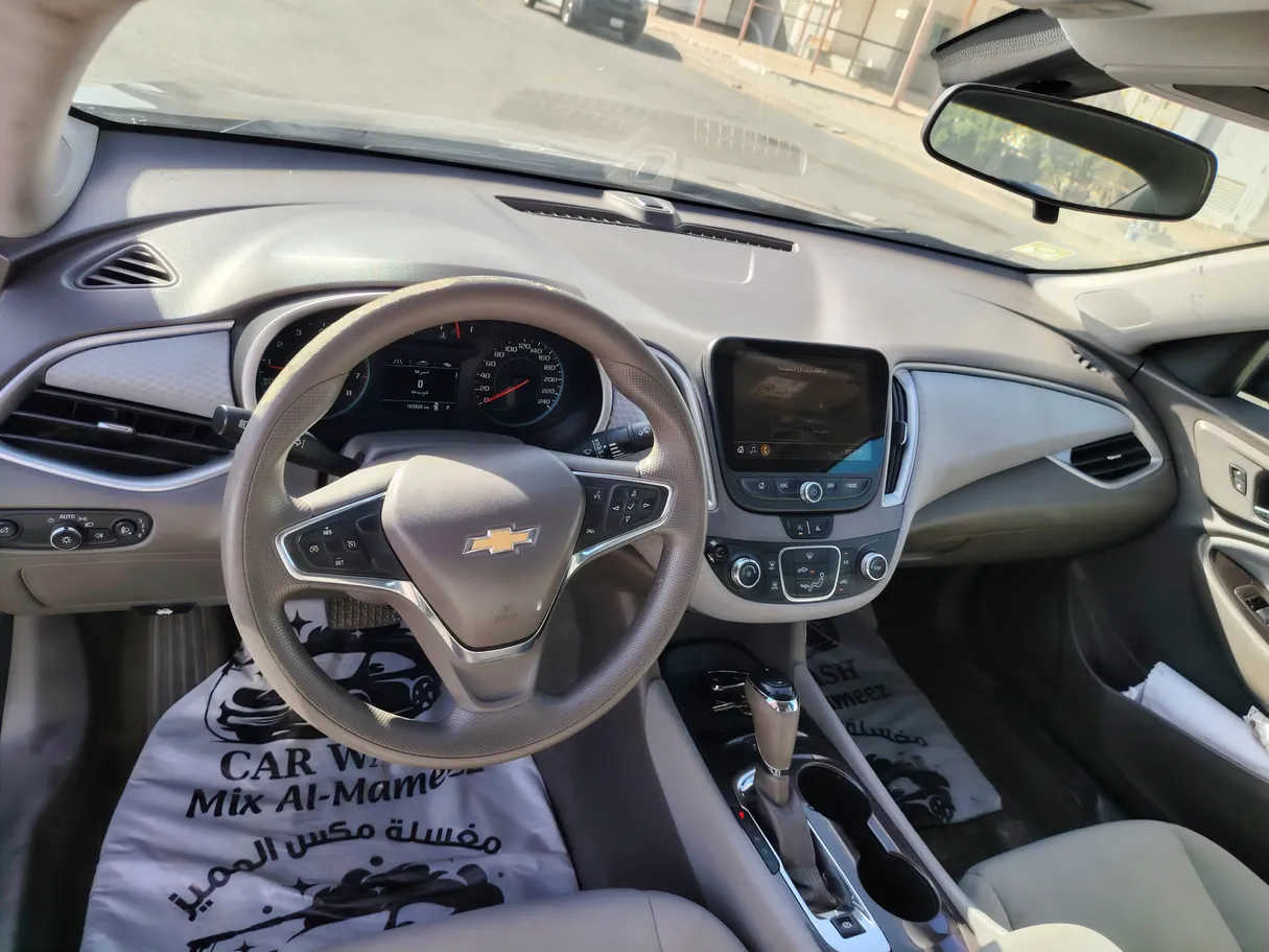 Car image 13