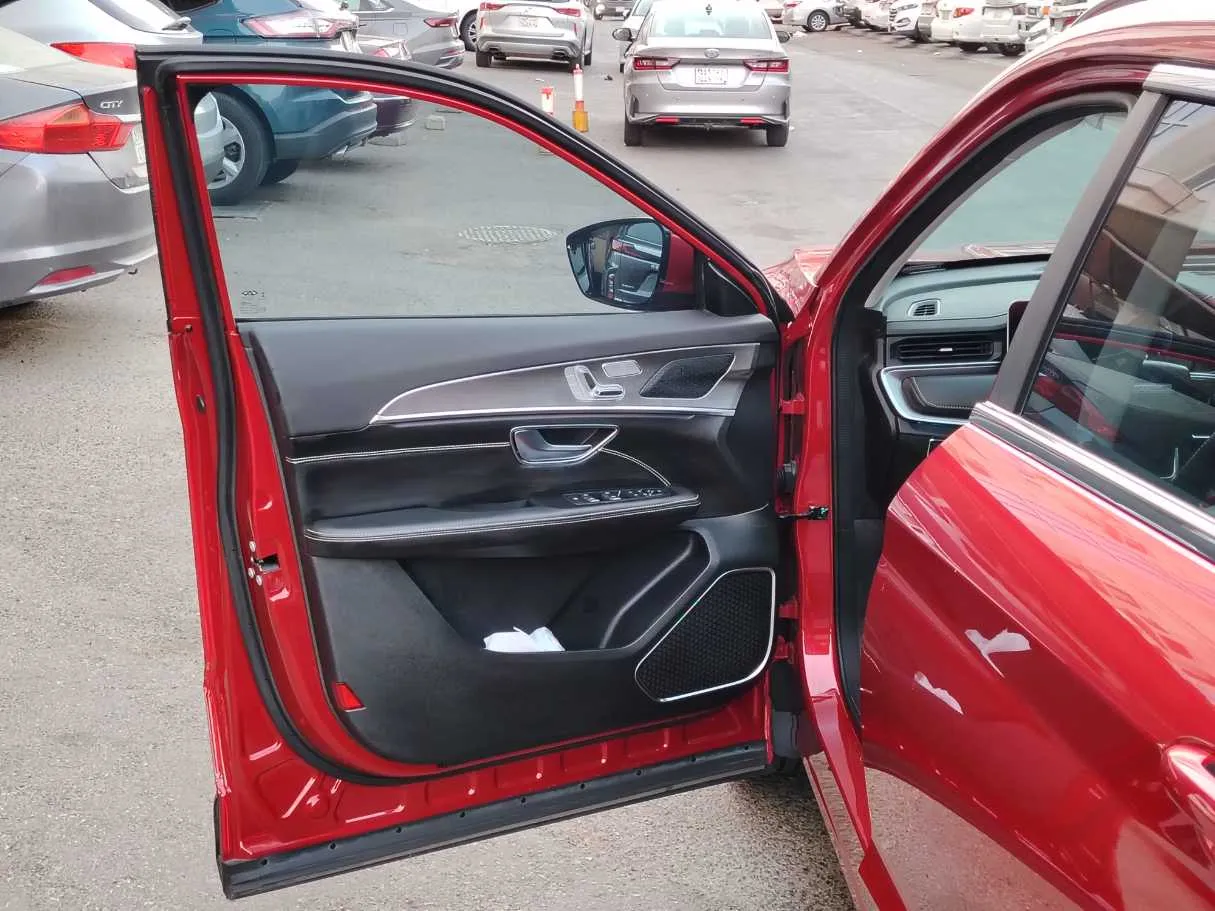 Car image 11