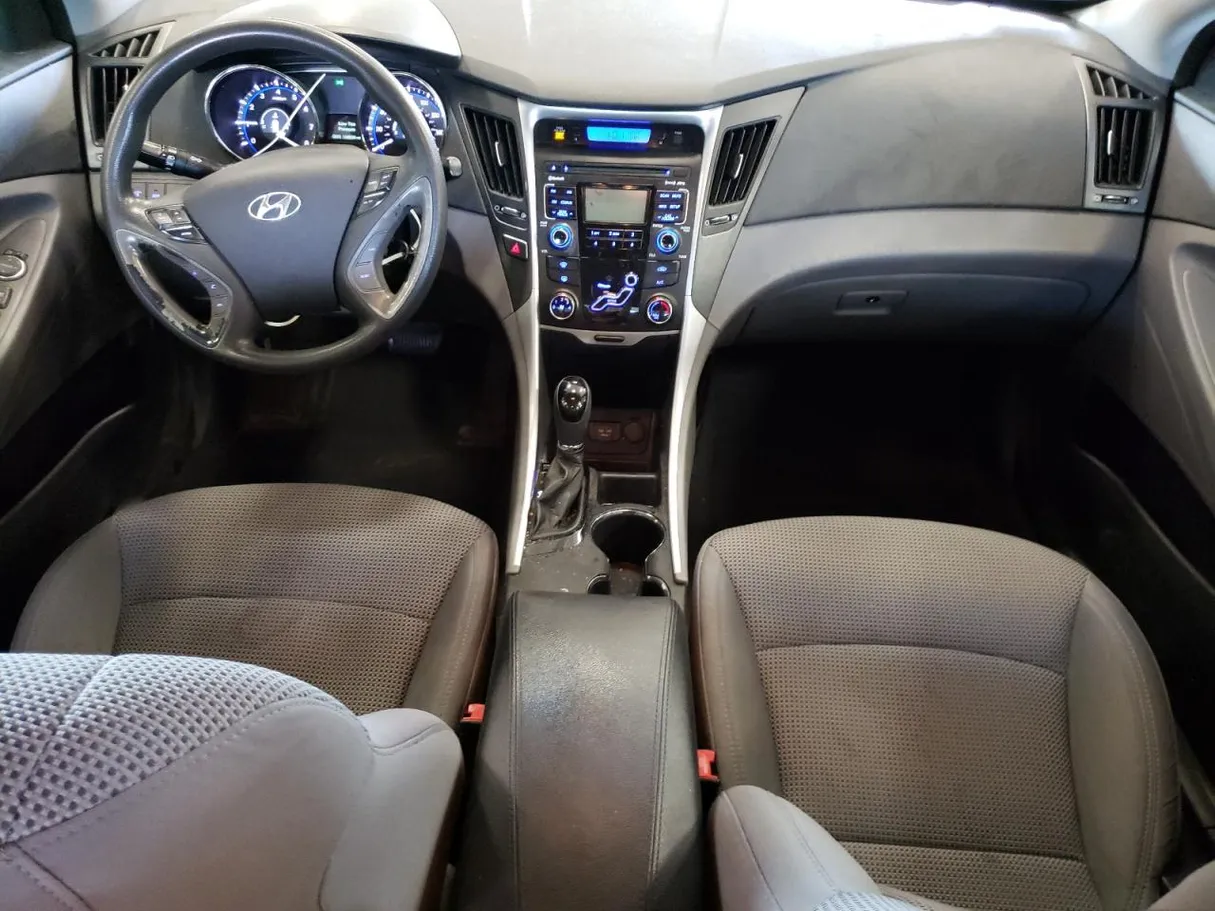Car image 5
