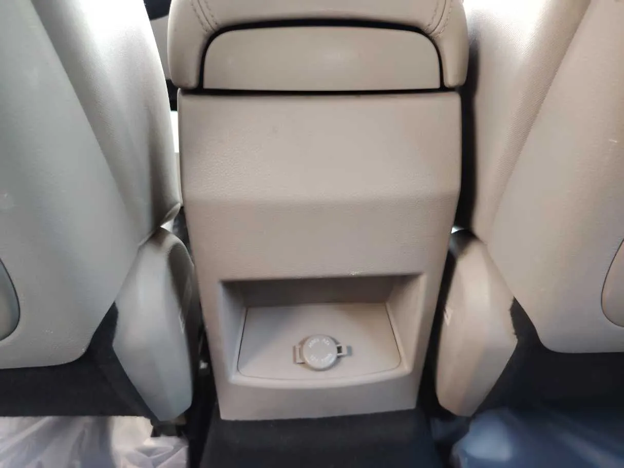 Car image 28