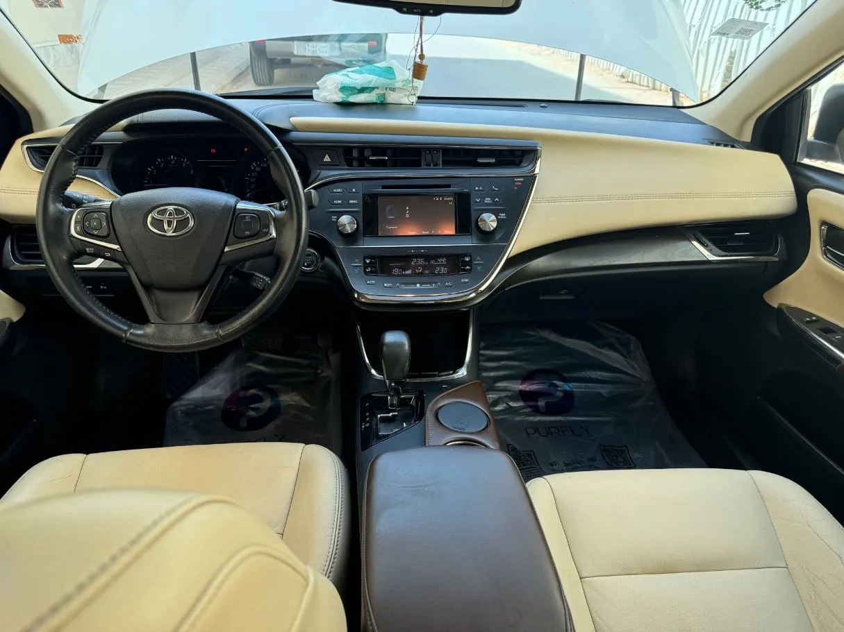 Car image 16