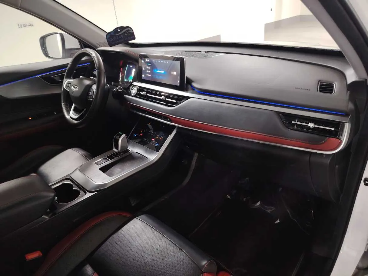 Car image 14