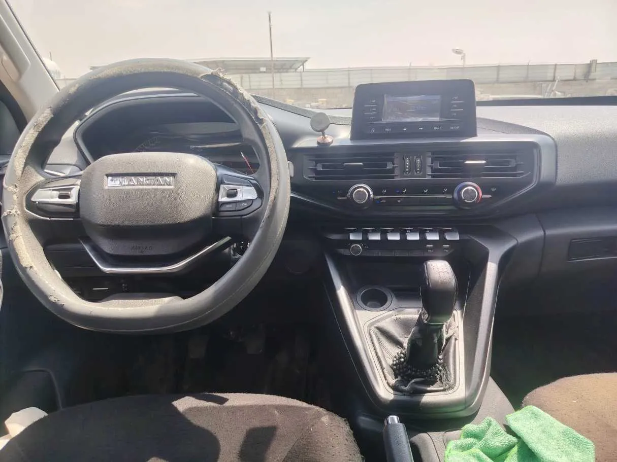 Car image 18