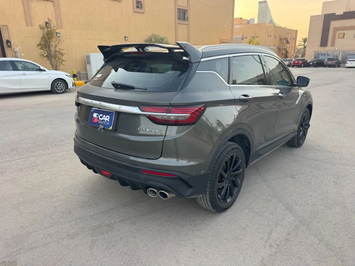 Car image 5