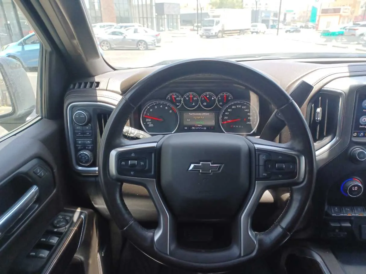 Car image 16
