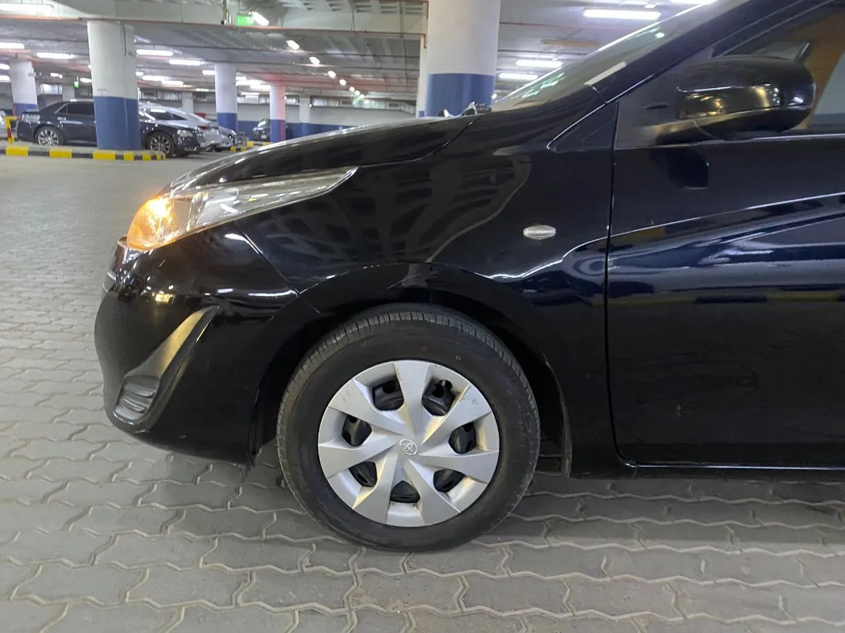Car image 9
