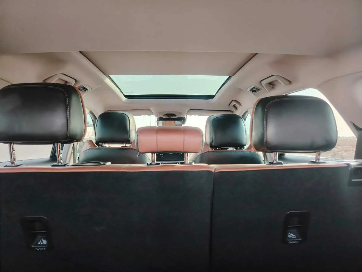 Car image 26