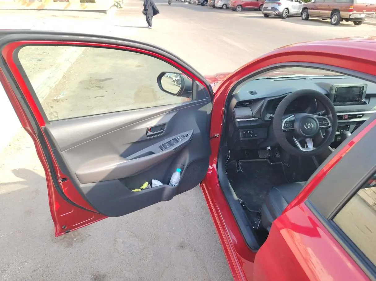 Car image 12