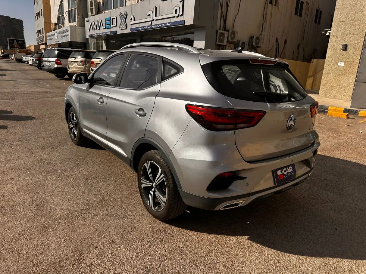 Car image 7