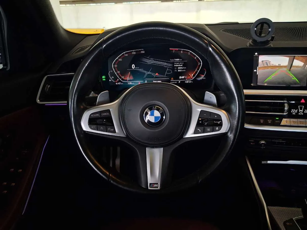 Car image 19