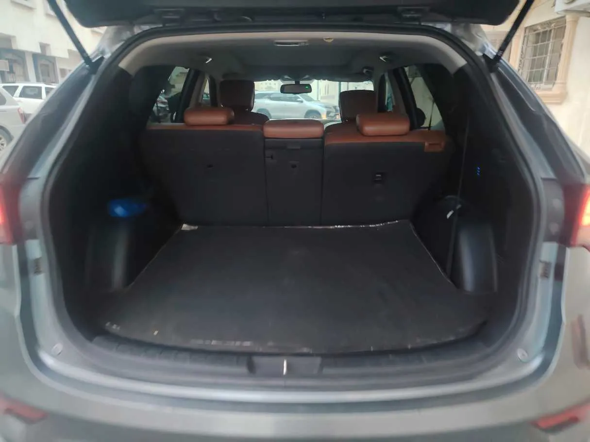 Car image 28