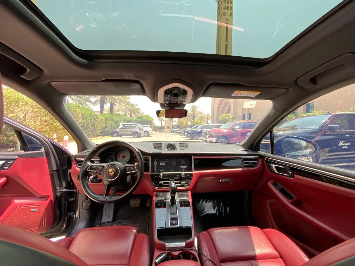 Car image 14