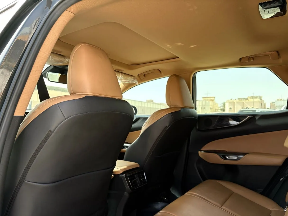 Car image 17