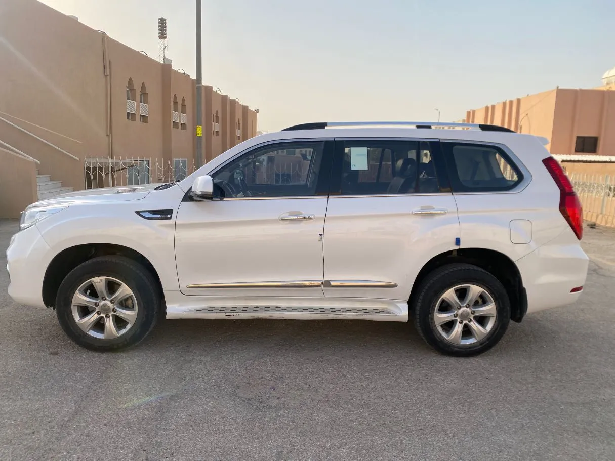 Car image 8