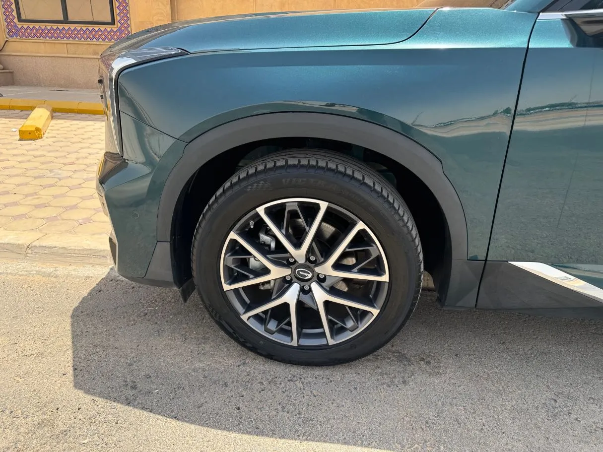 Car image 9