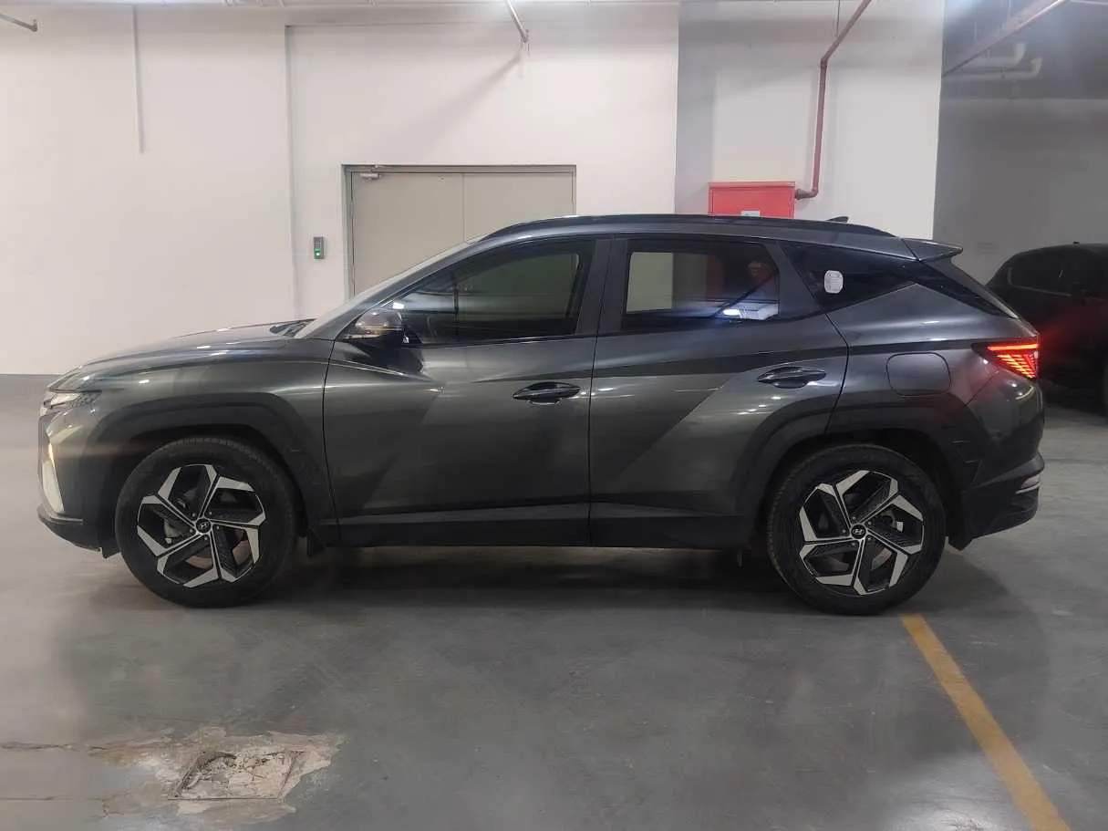 Car image 8
