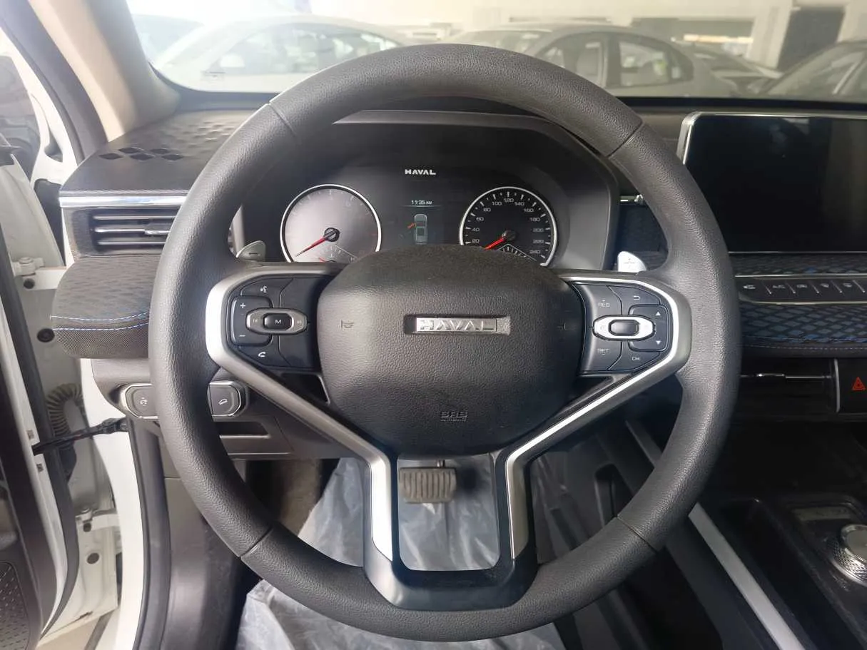 Car image 12