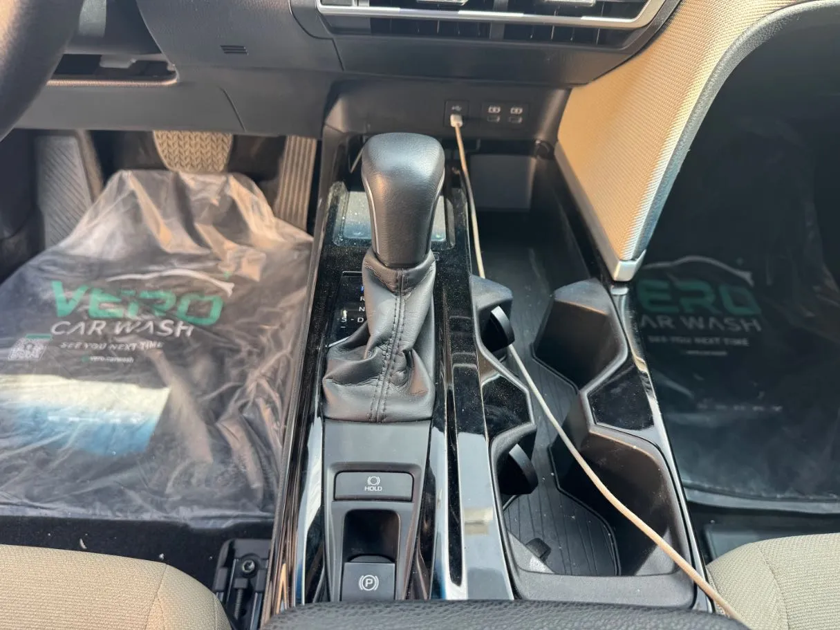 Car image 15