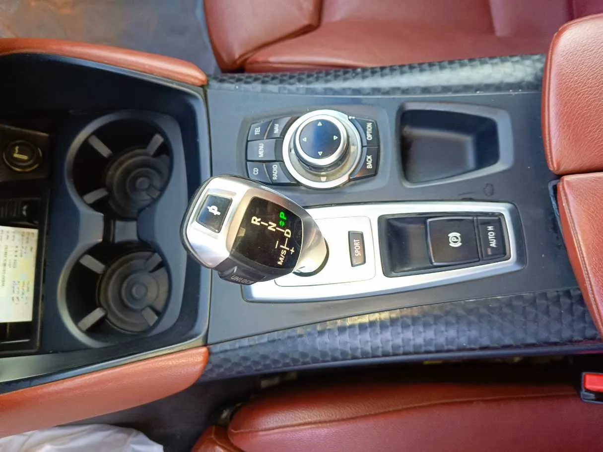 Car image 23