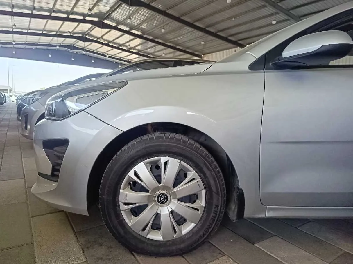 Car image 8