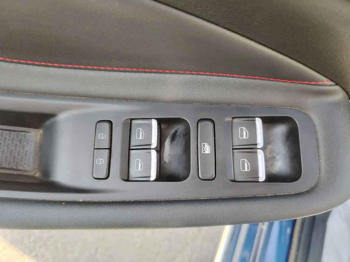 Car image 38