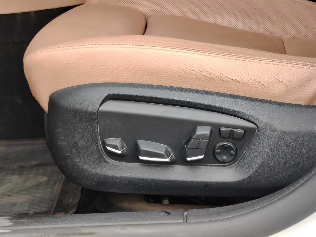 Car image 36