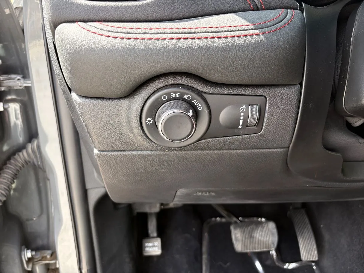 Car image 16