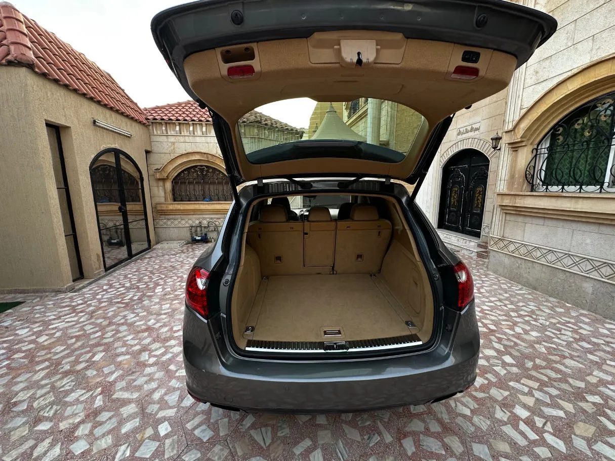 Car image 23