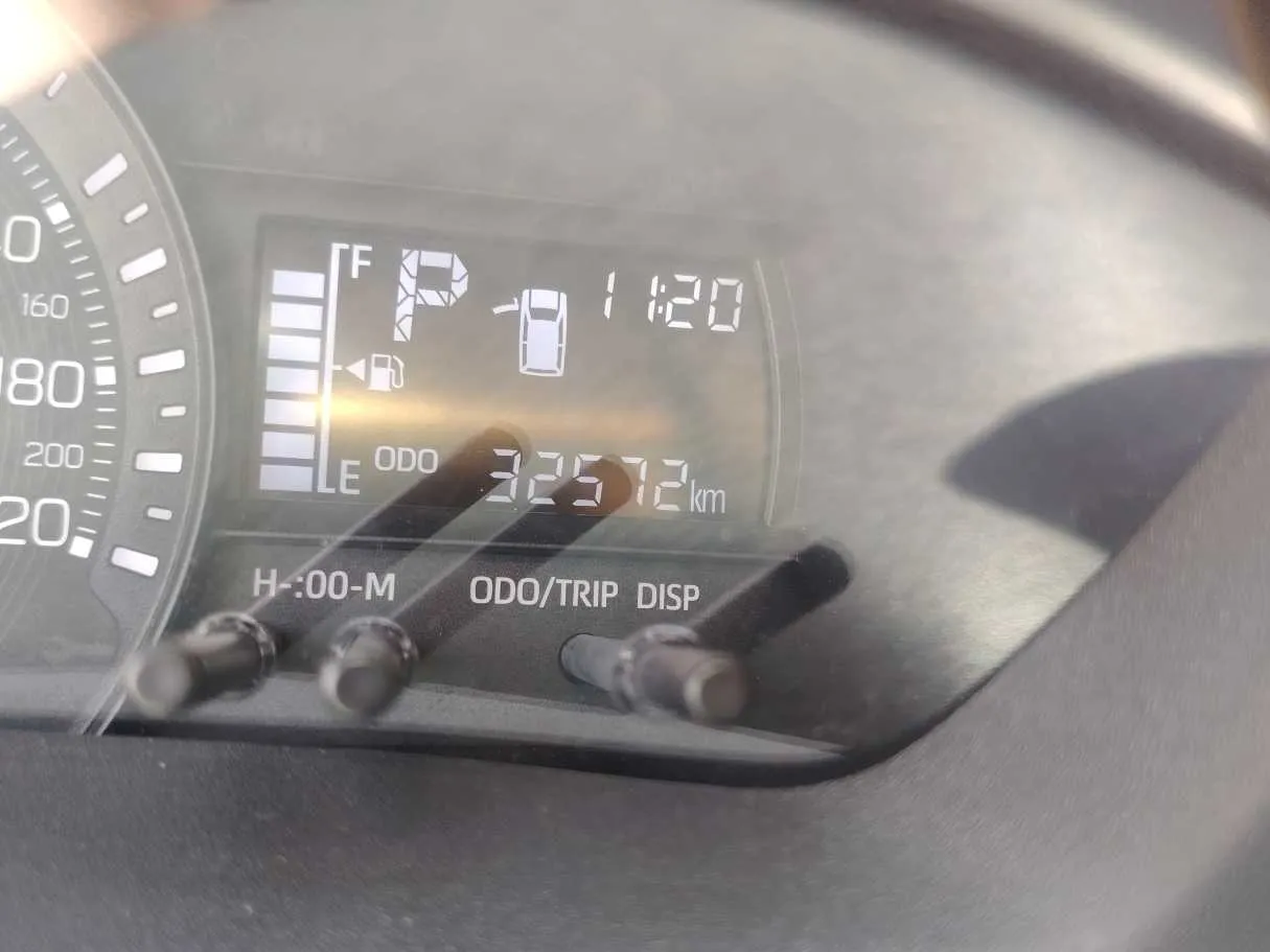 Car image 19