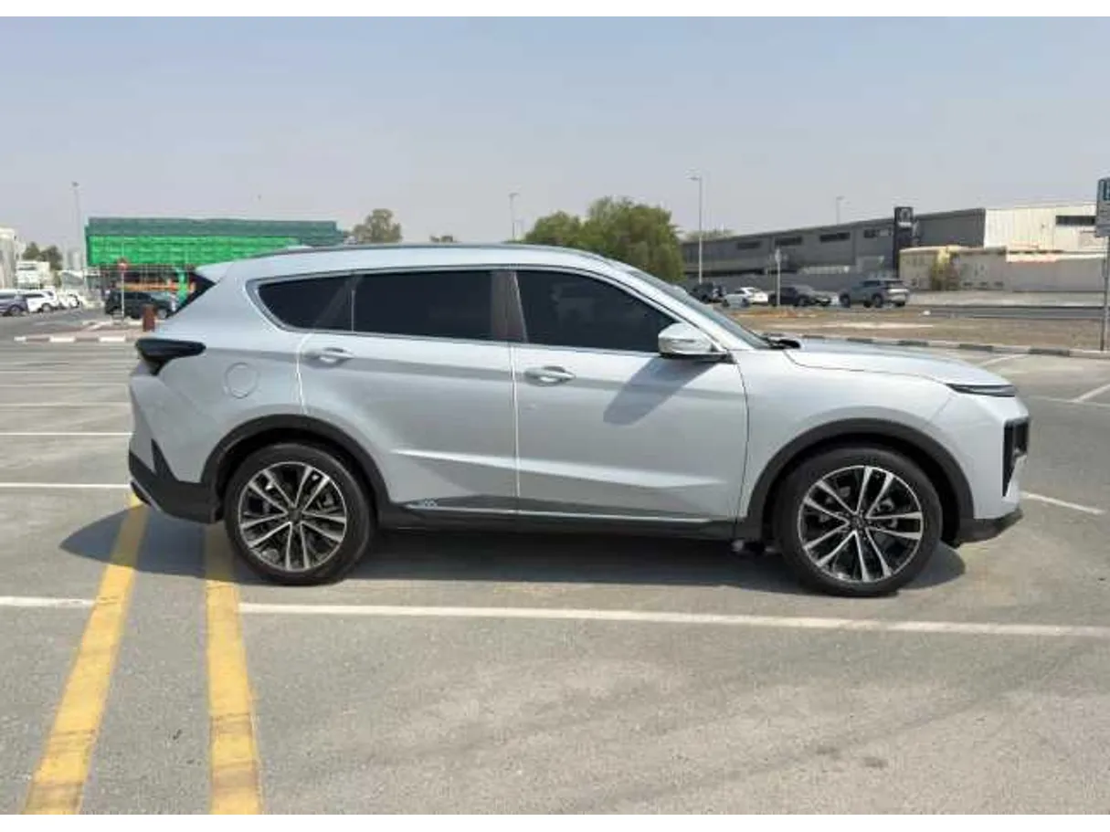 Car image 4