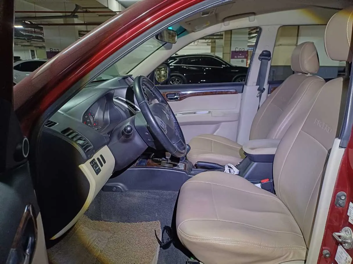 Car image 12