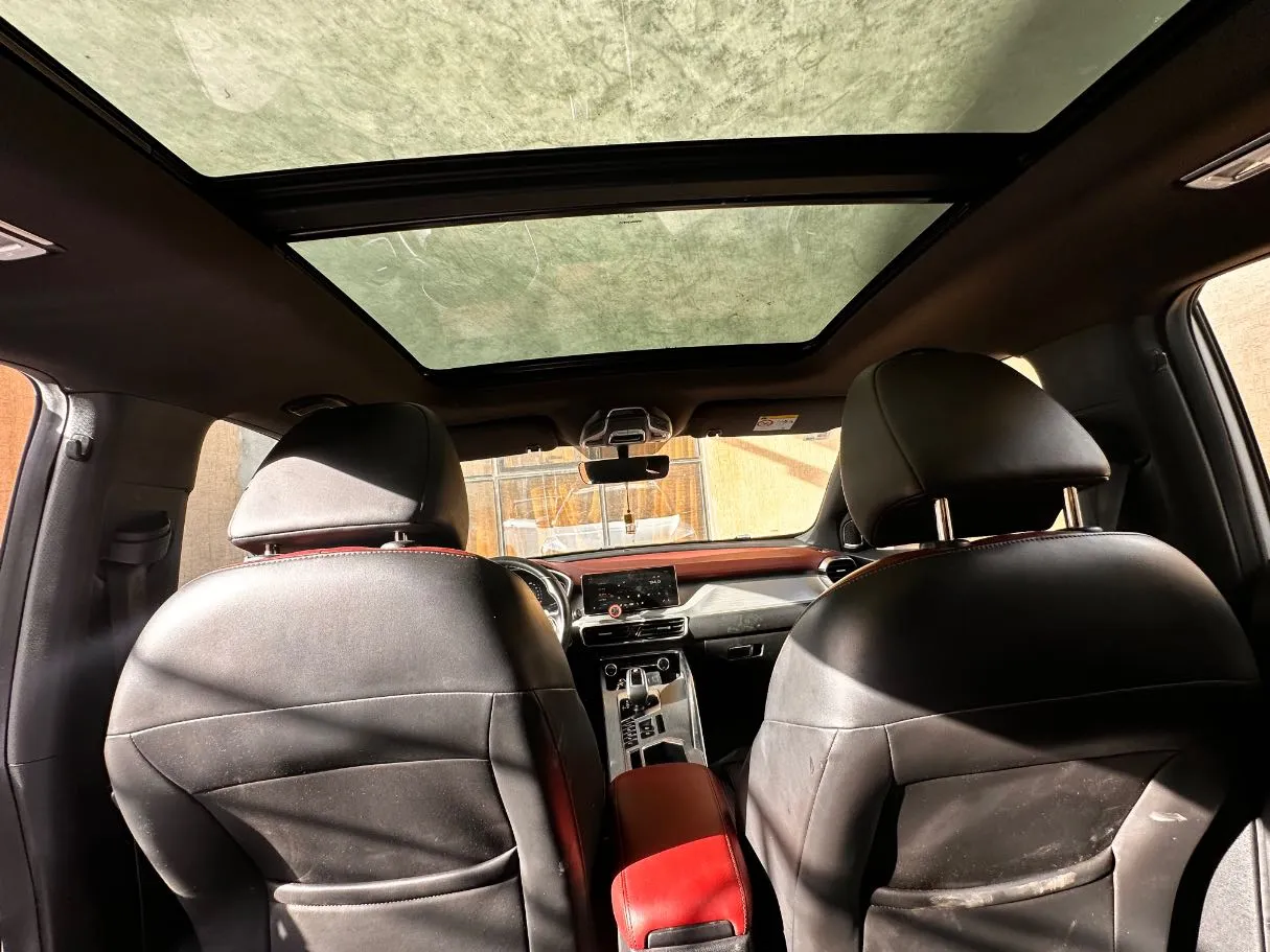 Car image 16