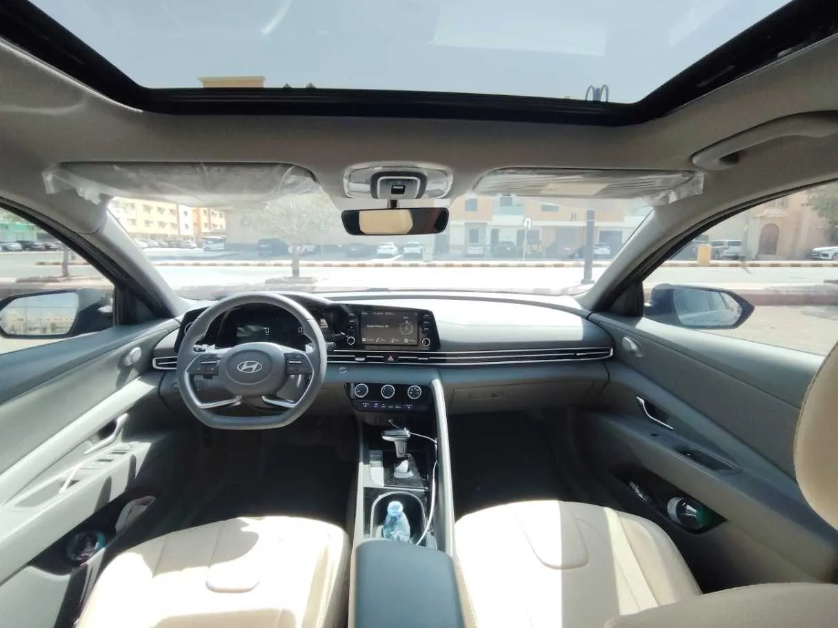 Car image 18