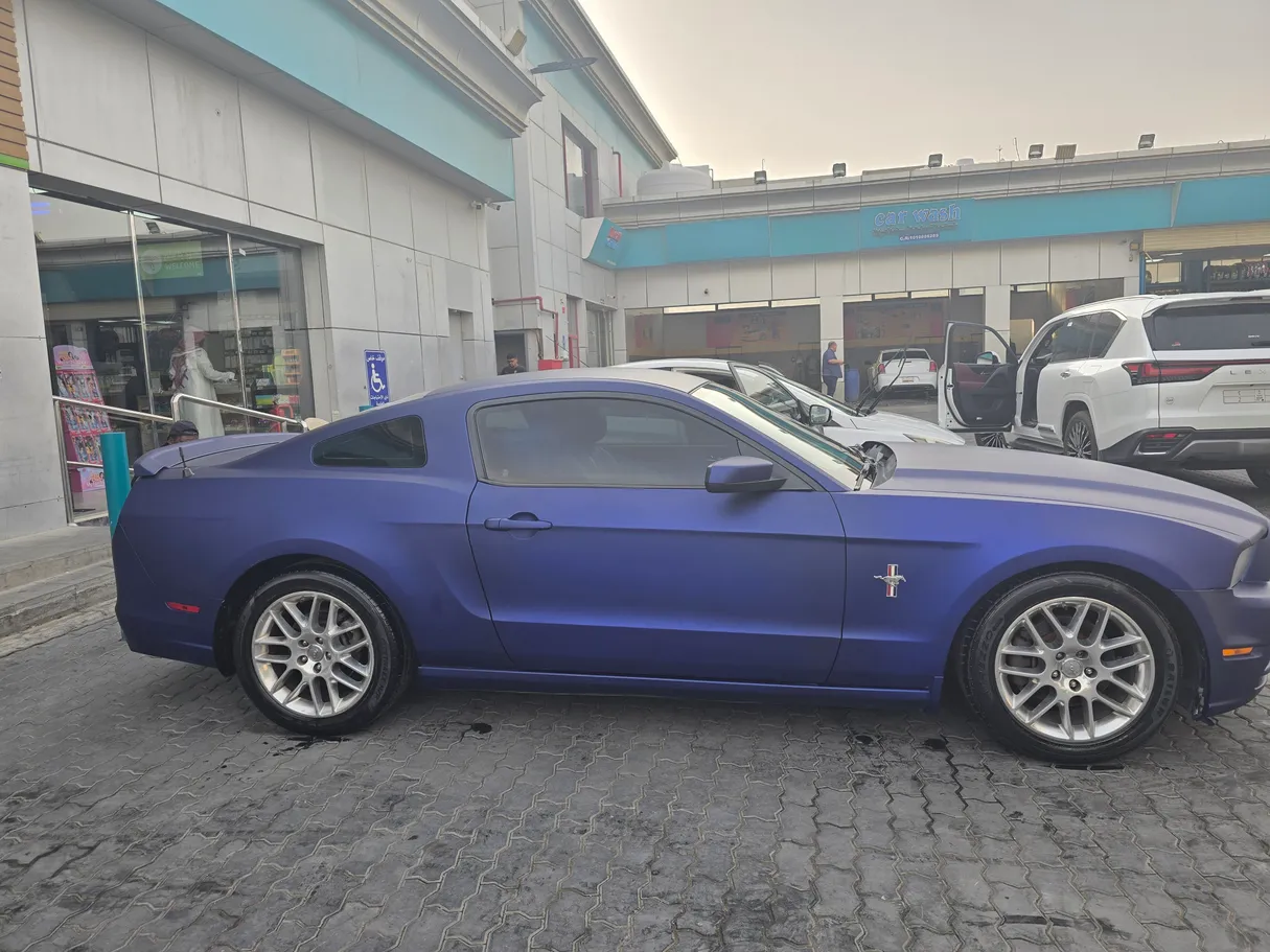 Car image 3