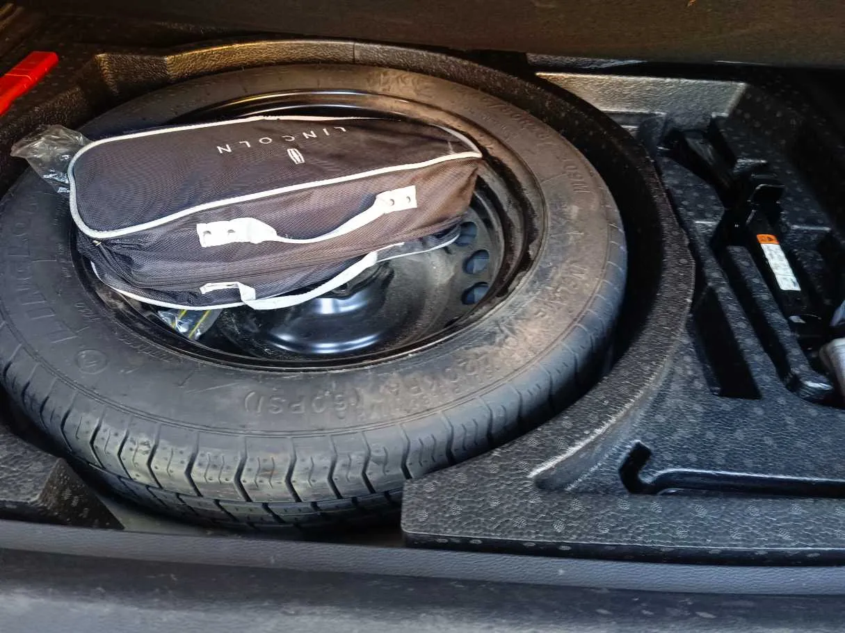 Car image 32