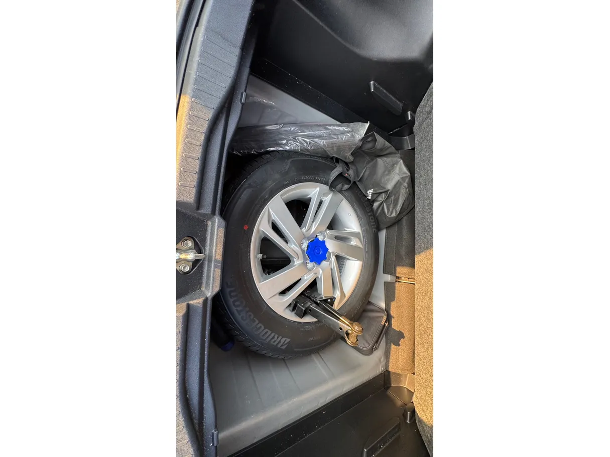 Car image 22