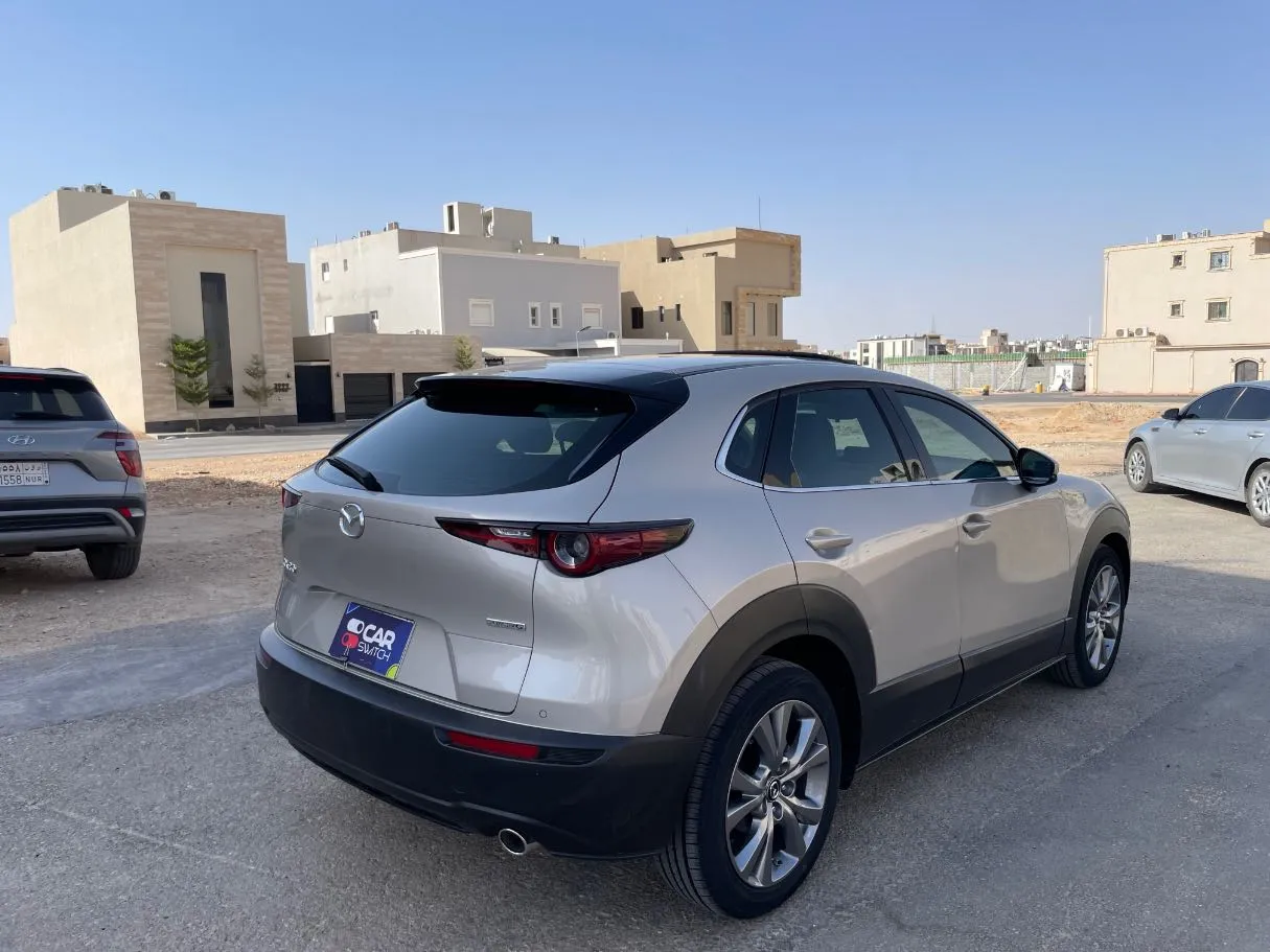 Car image 5