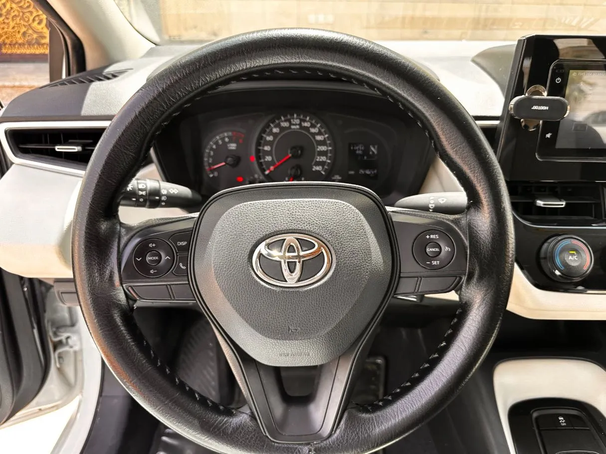 Car image 19