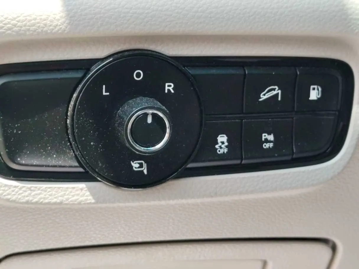 Car image 28