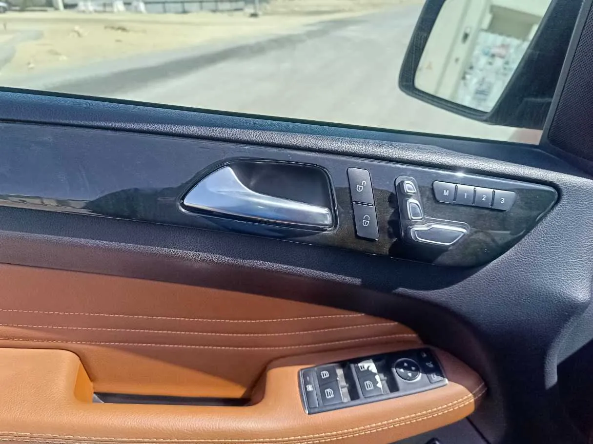 Car image 36